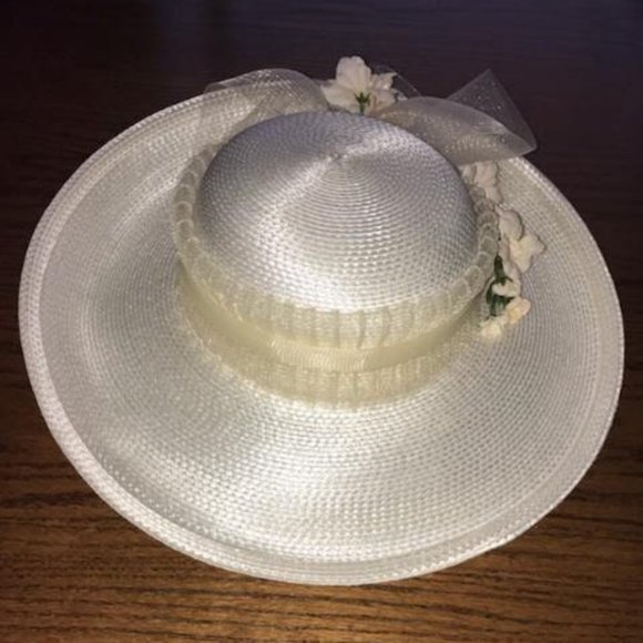 Woven Cream Kentucky Derby hat with pleated crinoline and silk flowers